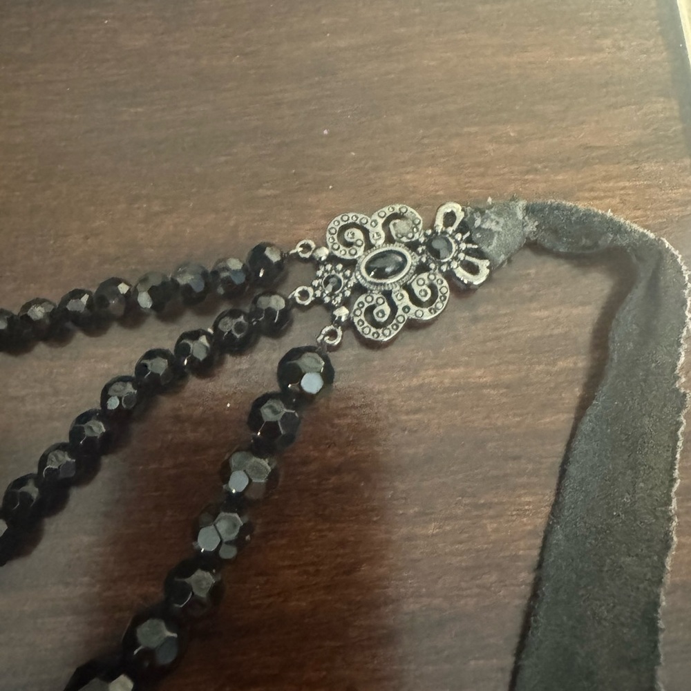 Womens black antique accesory